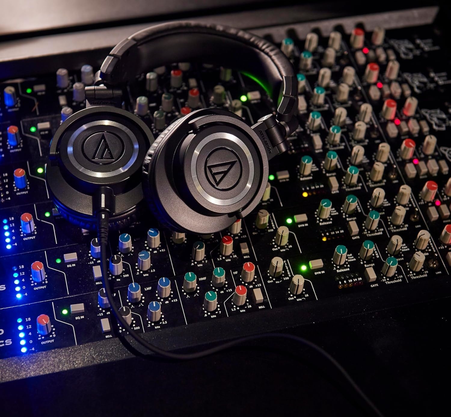 image:imageAudioTechnica ATHAVC200 SonicPro OverEar ClosedBack Dynamic Headphones BlackATHAVC200